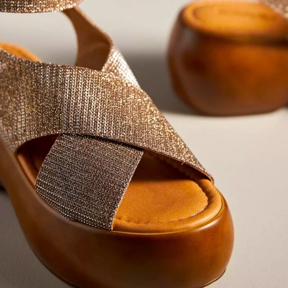Seychelles Silver/Gold Platform Sandals - Picture 3 of 3